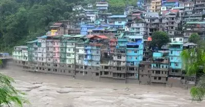 സിക്കിം പ്രളയം; 40ഓളം മരണമെന്ന് സൂചന, 120 പേരെ കാണാതായി, 3000ത്തോളം വിനോദസഞ്ചാരികൾ കുടുങ്ങി