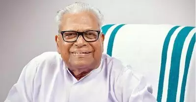 V S Achuthanandan പശു നിങ്ങളുടെ അമ്മയെങ്കില്‍ കാള നിങ്ങളുടെ അച്ഛനാണോ? സഭക്കെതിരെയും സംഘപരിവാറിനെതിരെയും ഉറക്കെ സംസാരിച്ച വി.എസ്