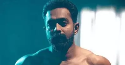 ഇത്‌ ആസിഫ് തന്നെയോ? ഡെൻവറായി മാസ് ലുക്കിൽ താരത്തിന്റെ പുതിയ ഫോട്ടോ