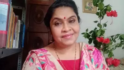 സീരിയലുകളിലെ സംഘപരിവാർ കടന്നുകയറ്റത്തെ വിമർശിച്ചതിന് നടി ഗായത്രിക്കെതിരെ സൈബർ ആക്രമണം