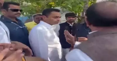 കമല്‍ നാഥിന്റെ മകനെ പോളിങ് ബൂത്തില്‍ തടഞ്ഞ് ബി.ജെ.പി. പ്രവര്‍ത്തകര്‍