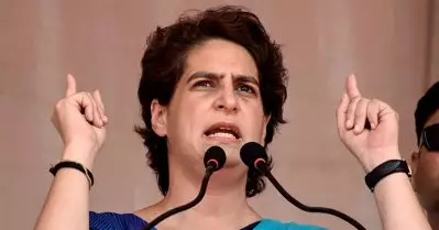 വയനാട് കോണ്‍ഗ്രസില്‍ എന്തൊക്കെയാണ് നടക്കുന്നത്; ഡി.സി.സിയോട് റിപ്പോര്‍ട്ട് തേടി പ്രിയങ്ക ഗാന്ധി