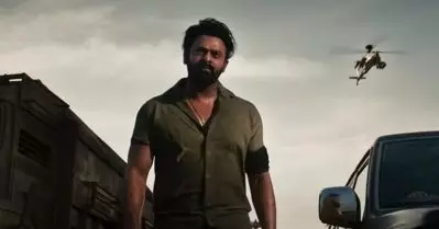 മാരുതിയുമായി ചേര്‍ന്ന് പ്രഭാസ്; സലാറിന് ശേഷം റിബല്‍ സ്റ്റാറിന്റെ അടുത്ത ചിത്രം; പ്രീ-ലുക്ക് പോസ്റ്റര്‍ പുറത്ത്