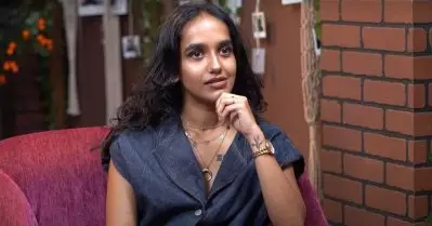 അക്കു കരയരുത് മേക്കപ്പ് പോകും ഞാൻ എന്നോട് തന്നെ പറഞ്ഞു: അനഘ