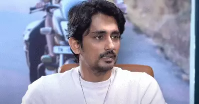 എവിടെ പോയാലും ഫോട്ടോ എടുക്കാന്‍ നിന്നുകൊടുക്കുന്നത് എന്റെ ജോലിയല്ല, എല്ലാത്തിനും പരിധിയുണ്ട്: പാപ്പരാസി സംസ്‌കാരത്തിനെതിരെ സിദ്ധാര്‍ത്ഥ്