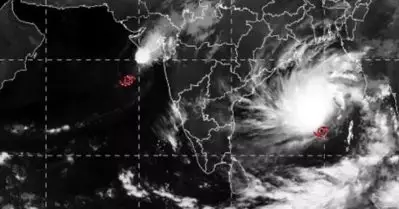 ചുഴലിക്കാറ്റ് 110 കിലോ മീറ്റര്‍ വേഗത്തില്‍ കര തൊടും; കേരളത്തില്‍ മഴക്ക് സാധ്യത