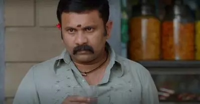 സിഗ്‌നല്‍ വേണോ? ആ ബാലേട്ടാ, ഒരു സിഗ്‌നല്‍ കൊടുക്കാമോ; പേരില്ലൂരിനെ വട്ടം കറക്കുന്ന സൈക്കോ ബാലചന്ദ്രന്‍