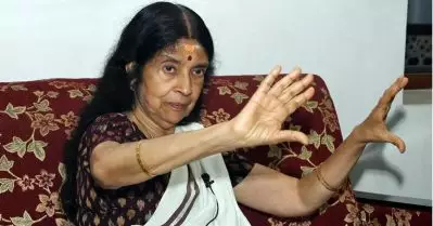 ആര്‍ത്തവമുള്ള സ്ത്രീകള്‍ വെള്ളമൊഴിച്ചാല്‍ ചെടി കരിയും എന്ന ഒറ്റ കണ്ടുപിടുത്തം പോരെ ഫിസിയോളജിക്കും കെമിസ്ട്രിക്കുമുള്ള നോബല്‍ ഒരുമിച്ചു കൊടുക്കാന്‍; വിമര്‍ശനം