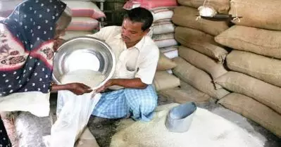 റേഷൻ കടകളിൽ മോദിയുടെ ഫോട്ടോ പ്രദർശിപ്പിക്കുന്നില്ല ; ബംഗാളിന്റെ 7000 കോടിയുടെ ഫണ്ട് തടഞ്ഞുവെച്ച് കേന്ദ്ര സർക്കാർ