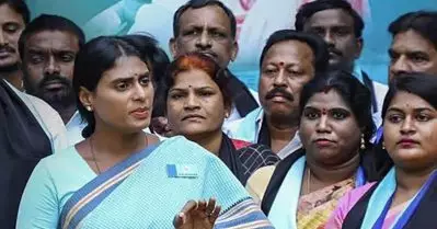 വൈ.എസ്.ആർ.ടി.പിയെ കോൺഗ്രസ്സിൽ ലയിപ്പിച്ച് വൈ.എസ്. ശർമിള