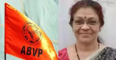 ഷൈജ ആണ്ടവന്റെ വിവാദ പരാമര്‍ശം; ഗോഡ്സെയുടെ ചിത്രം കത്തിച്ച് എന്‍.ഐ.ടിയിലേക്ക് എ.ബി.വി.പി മാര്‍ച്ച്