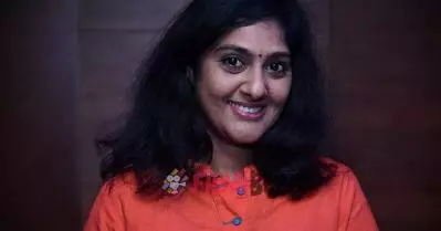 മറ്റൊരു ആര്‍ട്ടിസ്റ്റിന്റെ ഫോട്ടോഷൂട്ടിന് വന്ന പ്രൊഡക്ഷന്‍ കമ്പനി എന്നെ അവിചാരിതമായി കണ്ടു; ഒടുവില്‍ വിജയ്‌യുടെ നായികയായി തമിഴില്‍ എന്‍ട്രി