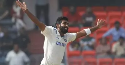 അഞ്ച് മെയ്ഡന്‍ ആറ് വിക്കറ്റ്, ബുംറക്ക് മുന്നില്‍ തലകുനിച്ച് ഇംഗ്ലണ്ട്