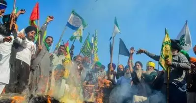 ഇന്ന് മെഴുകുതിരി കത്തിച്ച് പ്രതിഷേധിക്കും; ഫെബ്രുവരി 29 വരെ മാര്‍ച്ച് നിര്‍ത്തിവെക്കുമെന്ന് കര്‍ഷക സംഘടനകള്‍