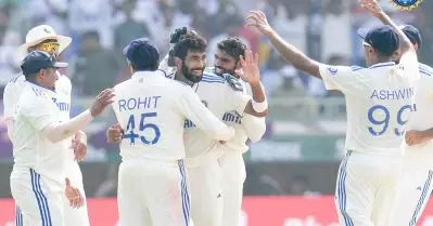 പരിചയസമ്പത്തില്ല, പക്ഷേ ജയിക്കാനുള്ള വാശിയുണ്ട്; ഇംഗ്ലണ്ടിനെ എറിഞ്ഞിട്ട് ഇന്ത്യ, ജയം, ഒപ്പമെത്തി