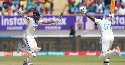 ജെയ്സ്വാള്‍-സറഫറാസ് കൂട്ടുകെട്ടില്‍ പിറന്നത് ചരിത്രനേട്ടം; ഇതിഹാസങ്ങളെ മറികടന്ന് തലപ്പത്ത്