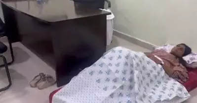 ആന്ധ്രയിൽ കോൺഗ്രസിന്റെ സെക്രട്ടറിയേറ്റ് മാർച്ച്‌ തടയാൻ നേതാക്കളെ വീട്ടുതടങ്കലിലാക്കി; പാർട്ടി ഓഫീസിൽ കിടന്നുറങ്ങി വൈ.എസ്. ശർമിള