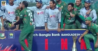 പരമ്പര സ്വന്തമാക്കി പകരം വീട്ടി, ബംഗ്ലാദേശ് ലങ്കയെ കളിയാക്കി ഒരു വഴിക്കാക്കി; വീഡിയോ വൈറല്‍