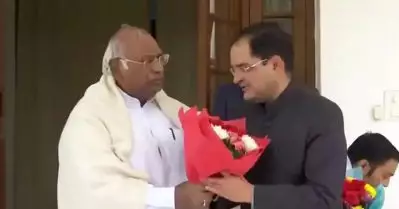 കർഷകർക്കും ​ഗുസ്തി താരങ്ങൾക്കുമൊപ്പം; കോണ്‍ഗ്രസില്‍ ചേര്‍ന്ന് ഹരിയാനയിലെ ബി.ജെ.പി എം.പി ബ്രിജേന്ദ്ര സിങ്