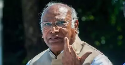 മോദി സർക്കാർ കർഷകരെ ശത്രുക്കളെ പോലെയാണ് കാണുന്നത്; വിമർശനമുമായി ഖാർ​ഗെ