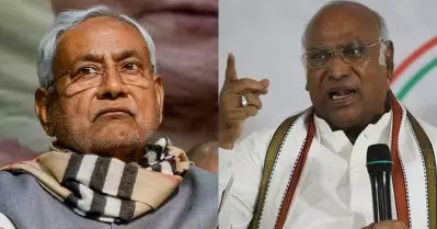 തിരിച്ചുവരാന്‍ ആഗ്രഹിച്ചാല്‍ നിതീഷ് കുമാറിനെതിരെ തേജസ്വിയും ലാലുവും വാതില്‍ കൊട്ടിയടക്കണം: മല്ലികാര്‍ജുന്‍ ഖാര്‍ഗെ