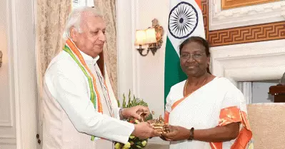 രാഷ്‌ട്രപതി ബില്ലുകൾ തടഞ്ഞുവെക്കുന്നത് സുപ്രീം കോടതിയിൽ ചോദ്യം ചെയ്യും; ഗവർണർക്കെതിരെ നിലപാട് കടുപ്പിച്ച് കേരളം