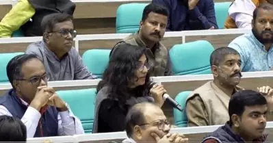 വിദ്വേഷ പ്രസംഗത്തില്‍ മോദിക്കും അമിത് ഷായ്ക്കും എതിരെ എന്തുകൊണ്ട് നടപടിയില്ല; മാധ്യമ പ്രവര്‍ത്തകയുടെ ചോദ്യത്തിൽ നിന്ന് ഒഴിഞ്ഞ് മാറി ഇലക്ഷന്‍ കമ്മീഷ്ണര്‍