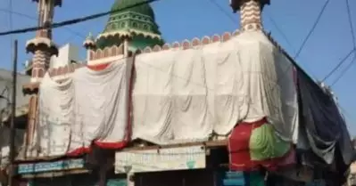 ഹോളി; ഹൈന്ദവ ഘോഷയാത്ര കടന്നുപോകുന്നയിടങ്ങളിലുള്ള പള്ളികള്‍ ഷീറ്റ് കൊണ്ട് മൂടണം; നിര്‍ദേശവുമായി ഉത്തര്‍പ്രദേശ്