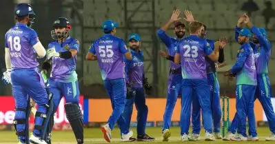 ബാബറിനെയും പിള്ളേരെയും വെട്ടിവീഴ്ത്തി ചരിത്രനേട്ടത്തിലേക്ക്; കരീബിയൻ ഇതിഹാസത്തിന്റെ റെക്കോഡും ഇവർ തകർത്തു