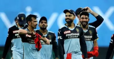 ചരിത്രത്തിൽ ആദ്യമായി ആർ.സി.ബി നീല ജേഴ്സി അണിഞ്ഞപ്പോൾ…പിറന്നത് വലിയ നാണക്കേടിന്റെ റെക്കോഡ്!