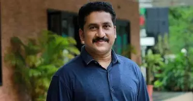 അന്ന് ഞാന്‍ ആ സിനിമയുടെ ലൊക്കേഷനില്‍ പോയതും എല്ലാവരും ദാ ലാലേട്ടന്റെ അച്ഛന്‍ വന്നുവെന്ന് വിളിച്ചു പറഞ്ഞു: സന്തോഷ് കീഴാറ്റൂര്‍