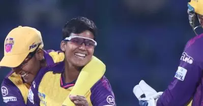 ത്രില്ലര്‍ എന്നൊക്കെ പറഞ്ഞാ ഇതാണ്…; ഡബ്ല്യു.പി.എല്ലില്‍ ചരിത്രം കുറിച്ച് ദീപ്തി ശര്‍മ