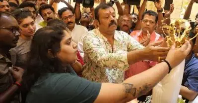 അല്‍ഫോന്‍സാമ്മയെ വാഴ്ത്തുന്ന സുരേഷ് ഗോപി അറസ്റ്റിലായ മലയാളി കന്യാസ്ത്രീകളെ കണ്ടില്ലേ? ചോദ്യങ്ങളുമായി സോഷ്യല്‍ മീഡിയ
