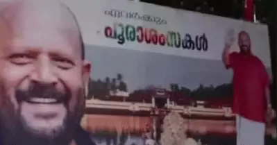 ഫ്‌ളക്‌സ് ബോര്‍ഡില്‍ ക്ഷേത്രത്തിന്റെ ചിത്രമുള്‍പ്പെടുത്തി; വി.എസ്. സുനില്‍കുമാറിനെതിരെ തെരഞ്ഞെടുപ്പ് കമ്മീഷനില്‍ പരാതി