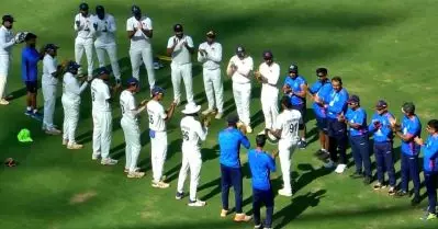 ഇന്ത്യന്‍ ഇതിഹാസങ്ങള്‍ക്ക് പോലും ലഭിക്കാത്ത ഭാഗ്യം; ഗാര്‍ഡ് ഓഫ് ഓണര്‍ സ്വീകരിച്ച് അവസാന മത്സരം കളിക്കാന്‍ ഇന്ത്യന്‍ സൂപ്പര്‍ താരം