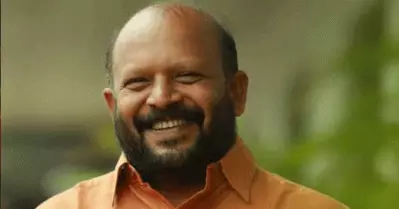 ഫ്‌ളക്‌സ് ബോര്‍ഡില്‍ ക്ഷേത്രത്തിന്റെ ചിത്രമുള്‍പ്പെടുത്തി; വി.എസ്. സുനില്‍കുമാറിനെതിരെ തെരഞ്ഞെടുപ്പ് കമ്മീഷനില്‍ പരാതി