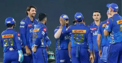 ഹാട്രിക് തോൽവിയുടെ നാണക്കേടൊക്കെ ഈ ലോകറെക്കോഡിൽ ഒലിച്ചുപോയി; ടി-20യിൽ ചരിത്രനേട്ടവുമായി മുംബൈ ഇന്ത്യൻസ്