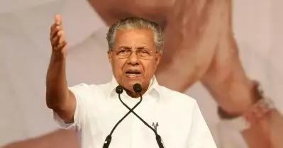 ലീഗിന്റെ വോട്ട് വേണം പക്ഷെ പതാക വേണ്ട; രാഹുല്‍ ഗാന്ധിയുടെ റോഡ് ഷോയില്‍ പാര്‍ട്ടി പതാക ഒഴിവാക്കിയതിനെതിരെ മുഖ്യമന്ത്രി