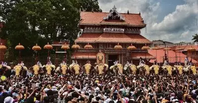 തൃശൂര്‍ പൂരം തടസ്സപ്പെടുത്തിയ സംഭവം; സിറ്റി പൊലീസ് കമ്മീഷണറെ സ്ഥലം മാറ്റാന്‍ ഉത്തരവിട്ട് മുഖ്യമന്ത്രി