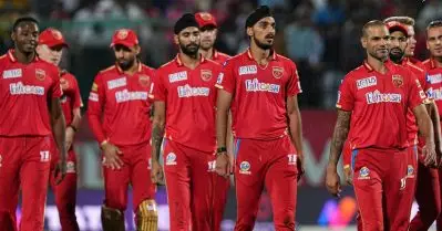 ലാസ്റ്റ് ഓവര്‍ ത്രില്ലറുകള്‍ക്കായി ഇവരെ സമീപിക്കുക… റോയല്‍ ചലഞ്ചേഴ്‌സ് ഒന്നുമല്ല, ഇവന്‍മാരാണ് എറ്റവും മികച്ച എന്റര്‍ടെയ്‌നിങ് ടീം