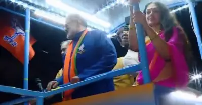 ബി.ജെ.പിയുടെ റോഡ് ഷോയിൽ രാജീവ് ചന്ദ്രശേഖറിന് വോട്ട് അഭ്യർത്ഥിച്ച് നടി ശോഭന