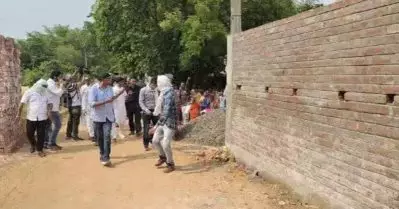 ബംഗാളില്‍ ബി.ജെ.പി സ്ഥാനാര്‍ത്ഥി പ്രണത് ടുഡുവിനെ ആളുകള്‍ ഓടിച്ചിട്ട് തല്ലി