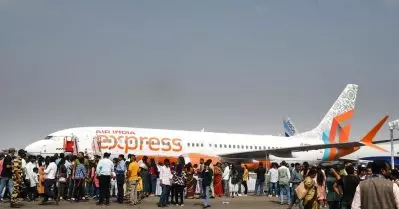 പിരിച്ചുവിട്ട ജീവനക്കാരെ തിരിച്ചെടുക്കും; സമരം അവസാനിപ്പിച്ച് എയര്‍ ഇന്ത്യ എക്‌സ്പ്രസ് ജീവനക്കാര്‍