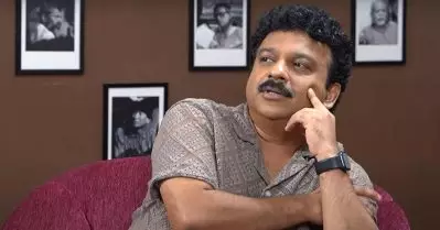 ഗംഭീര ഗായകനാണ്, പക്ഷെ പാടുന്നത്തിന്റെ അർത്ഥവും വാക്കുകളും അദ്ദേഹത്തിന് അറിയില്ല: ദീപക് ദേവ്