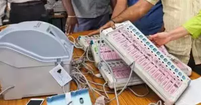 വോട്ടിങ് മെഷീനുകളില്‍ ബി.ജെ.പിയുടെ ടാഗുകള്‍ കണ്ടെത്തി: നടപടി ആവശ്യപ്പെട്ട് തൃണമൂല്‍