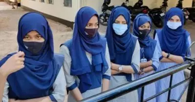 ഹിജാബും ബുര്‍ഖയും ധരിക്കുന്നവര്‍ക്ക് കോര്‍പ്പറേറ്റ് കമ്പനികളില്‍ ജോലി ലഭിക്കില്ല: നിരോധനത്തെ ന്യായീകരിച്ച് ചെമ്പൂരിലെ ആചാര്യ മറാഠേ കോളേജ് മാനേജ്മെന്റ്