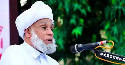 പ്രതിസന്ധികൾ ഉണ്ടായാലും സമസ്തയിൽ അടിയുറച്ച് നിൽക്കണം; ലീ​ഗിനെതിരെ സംസാരിച്ച മദ്രസ അധ്യാപകനെ പിരിച്ചുവിട്ടതിൽ ജിഫ്രി തങ്ങൾ