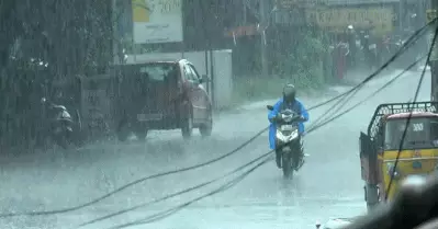 ചക്രവാത ചുഴില്‍ പെട്ട് കേരളത്തില്‍ പെരുമഴ; അഞ്ച് ജില്ലകളില്‍ റെഡ് അലേര്‍ട്ട്