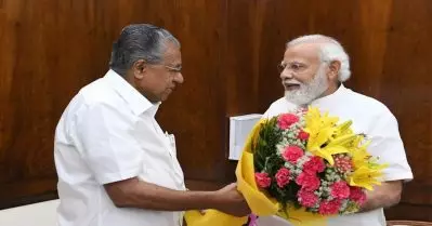 പിണറായി വിജയൻ മുണ്ടുടുത്ത മോദി മമത സാരിയുടുത്ത മോദി കെജ്‌രിവാളാകട്ടെ ബുഷ് ഷർട്ട് ഇട്ട മോദി: രാമചന്ദ്രൻ ഗുഹ