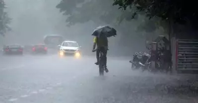 വരുന്നത് പെരും മഴ, ബംഗാള്‍ ഉള്‍ക്കടലില്‍ ന്യൂനമര്‍ദ സാധ്യത; മൂന്ന് ജില്ലകളില്‍ റെഡ് അലേര്‍ട്ട്